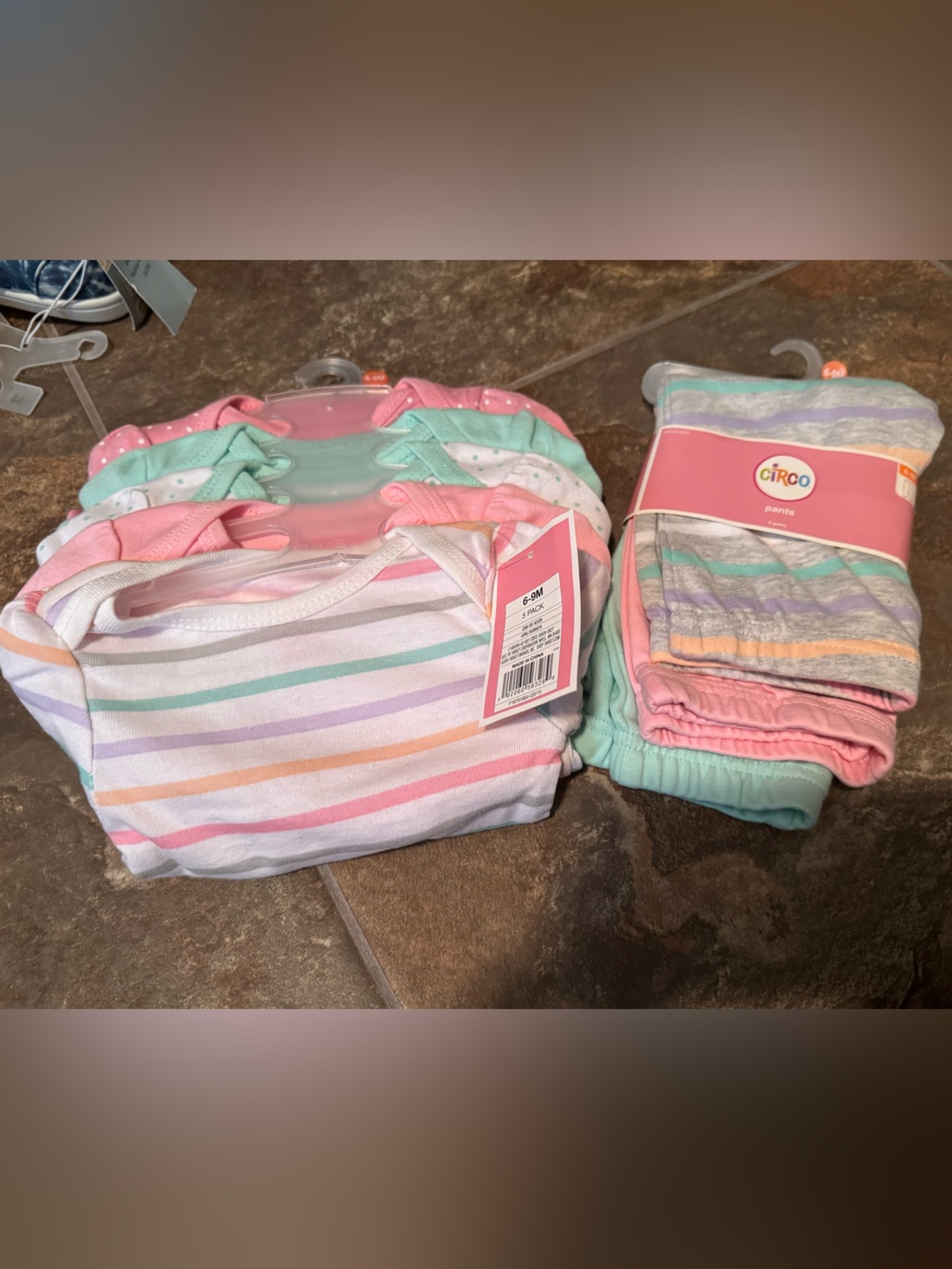 NWT 6-9 mth - 5 pack Bodysuit & 3 pair matching Pants Set - - Picture 1 of 4